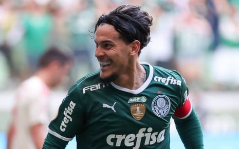 Gustavo Gomez, do Palmeiras, joga com uniforme verde do clube