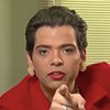 O comediante Gustavo Mendes caracterizado como a ex-presidente Dilma Rousseff
