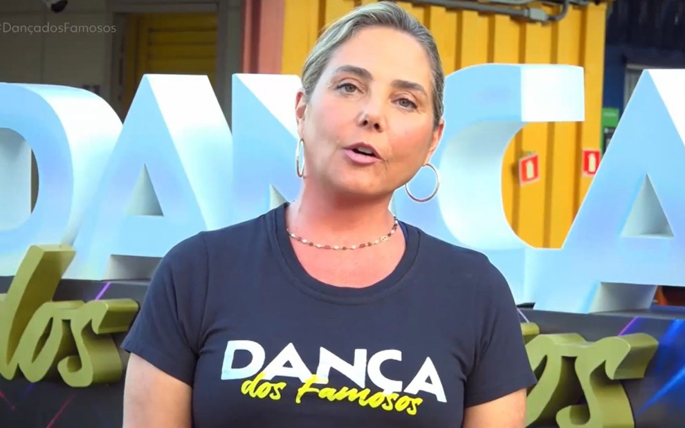 Heloisa Périssé usa camiseta com o logo da Dança dos Famosos