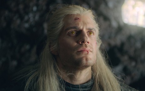 Henry Cavill em cena de The Witcher