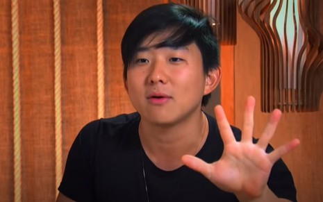 O participante do reality Ilha Record Pyong Lee no programa exibido na terça-feira (31) na Record