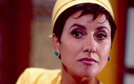 Cassia Kis caracterizada como Ilka Tibiriçá na novela Fera Ferida