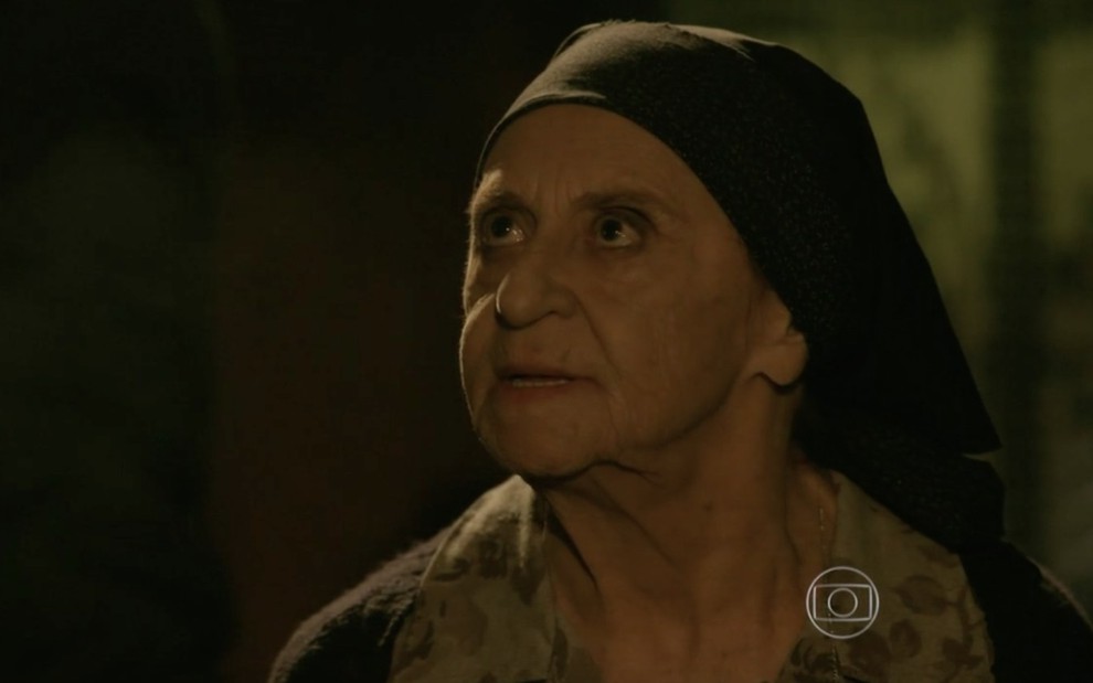 A atriz Laura Cardoso com expressão de raiva em cena de Império