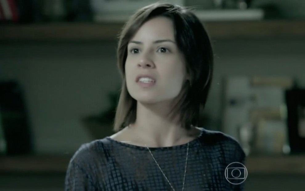 A atriz Andréia Horta com expressão de raiva em cena de Império