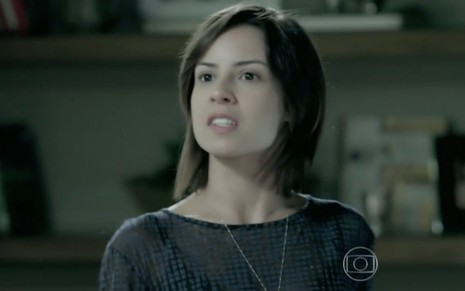 A atriz Andréia Horta com expressão de raiva em cena de Império