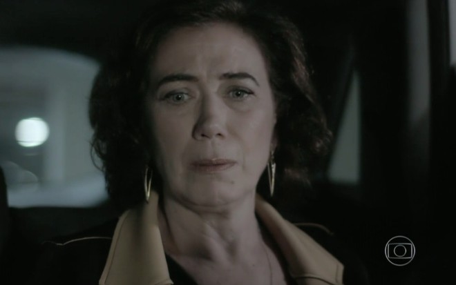 A atriz Lilia Cabral com expressão de consternação em cena de Império