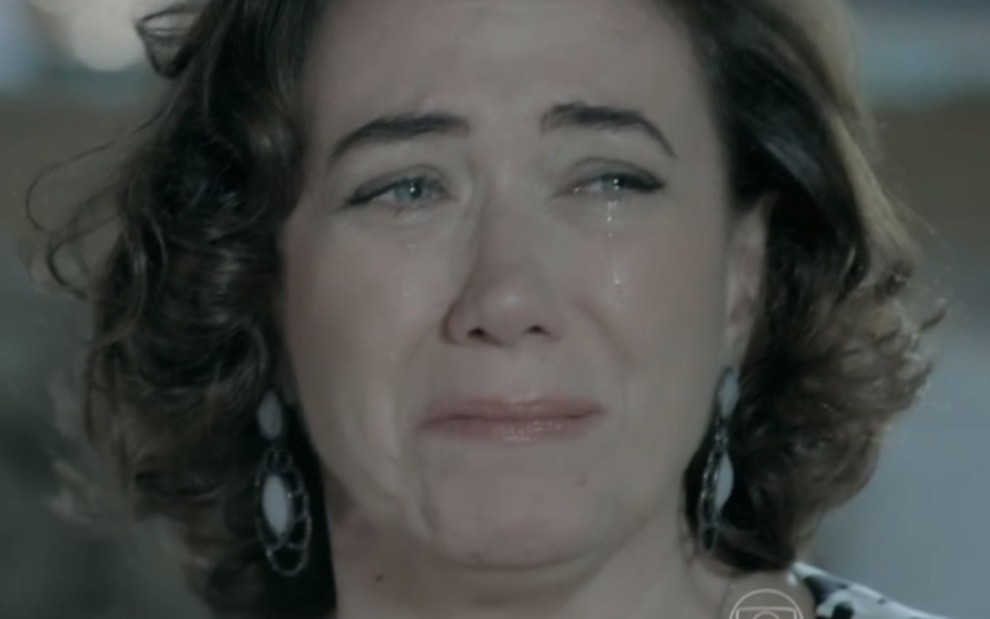 Maria Marta (Lilia Cabral) chora muito ao descobrir resultado de exumação em cena de Império