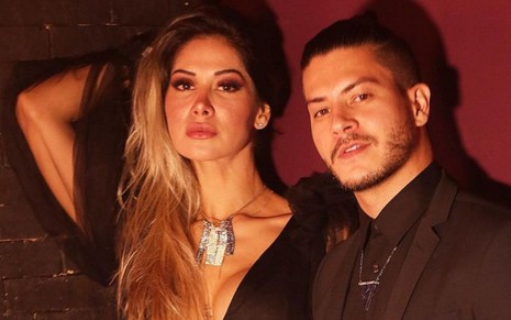Maíra Cardi e Arthur Aguiar em foto publicada no Instagram