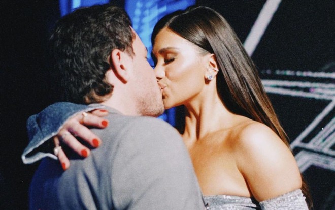 O casal Junior Mendoza e Flavia Pavanelli em foto publicada no Instagram