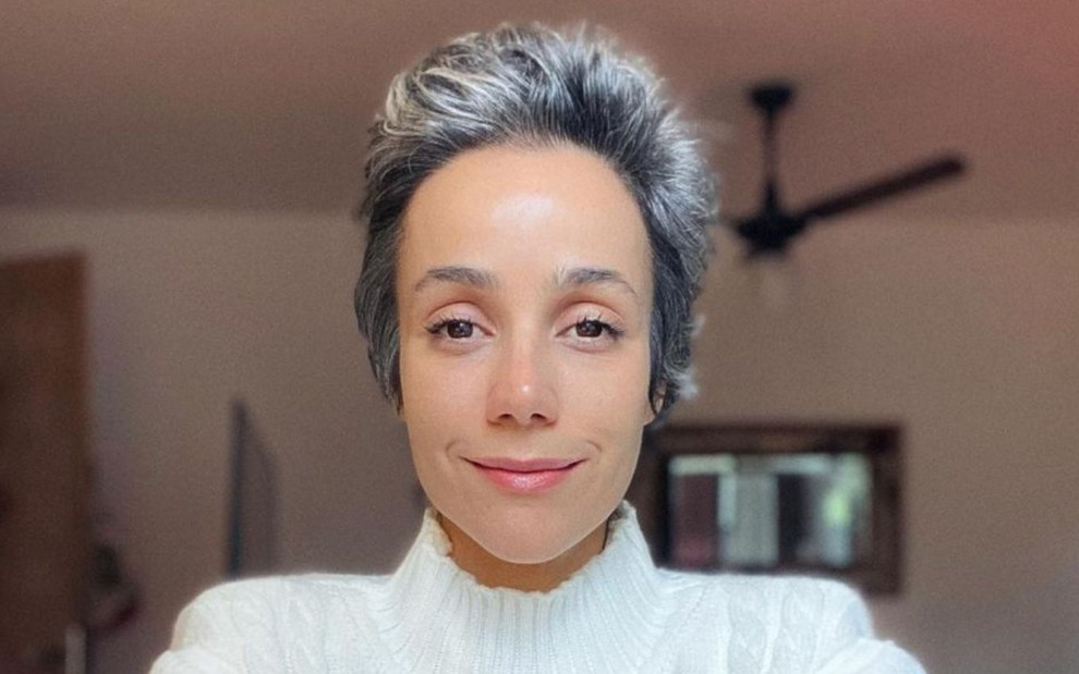 A atriz Karla Tenório em foto publicada no Instagram