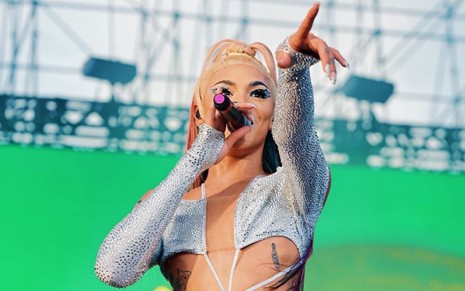 Pabllo Vittar em apresentação no Lollapalooza Brasil na sexta (25): drag queen fez ato