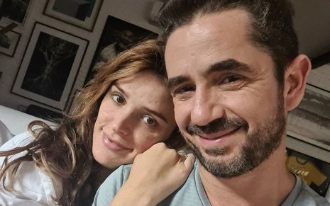 Rafa Brites e Felipe Andreoli abraçados em foto no Instagram
