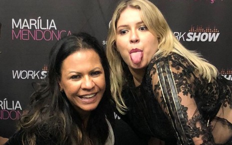 Foto de Ruth Moreira (à esquerda) e Marília Mendonça (à direita) publicada no Instagram em que elas aparecem sorrindo