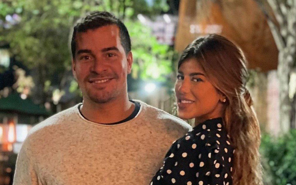 Thiago Martins e a namorada Talita Nogueira em foto publicada no Instagram