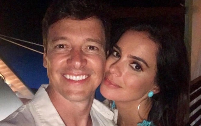 O apresentador Rodrigo Faro abraçado com a mulher, Vera Viel, em foto publicada no Instagram