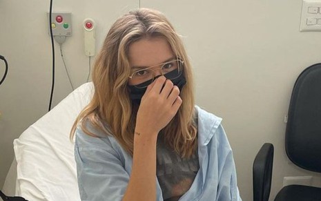 Isabella Scherer em quarto de hospital