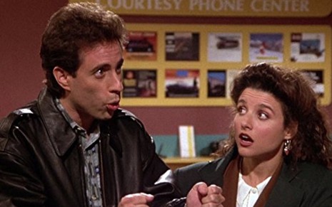 Jerry Seinfeld ao lado de Julia Louis-Dreyfus em cena de Seinfeld