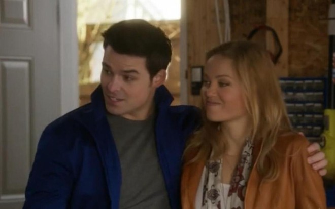 Jesse Hutch e Erika Christensen em cena de Um Amor Verdadeiro