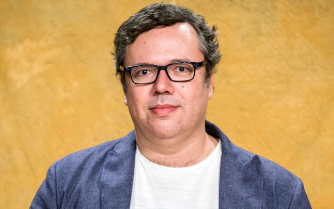 Imagem de João Emanuel Carneiro em ensaio fotográfico