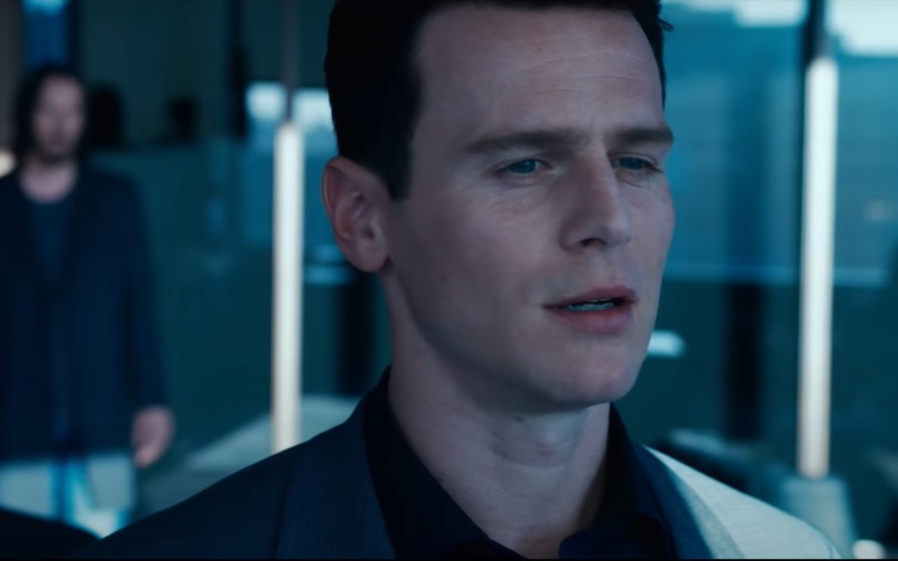 Jonathan Groff em cena de Matrix Ressurreição