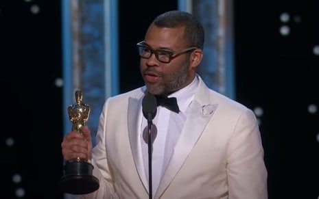 Jordan Peele recebe prêmio no Oscar 2018