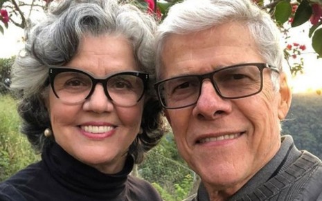 Sorridentes, Vera Fajardo e José Mayer posam de rosto colado em foto publicada no Instagram