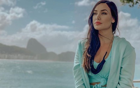 Josie Pessôa posa em praia em foto publicada em seu perfil no Instagram