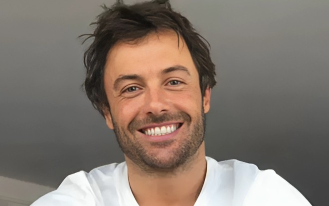 Kayky Brito sorrindo
