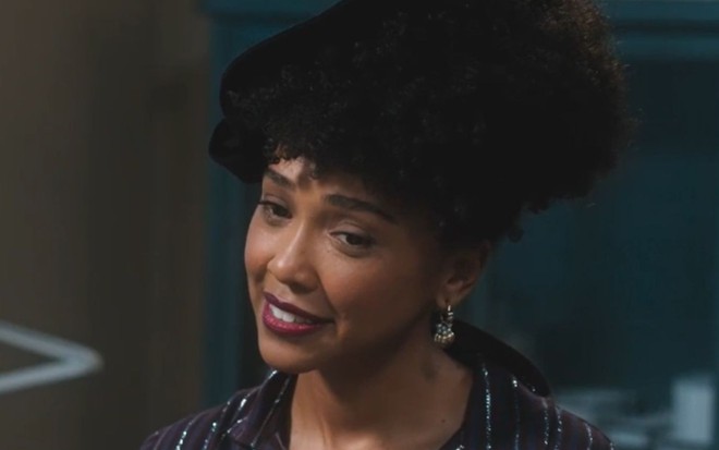 Kênia Bárbara com expressão séria na novela Amor Perfeito