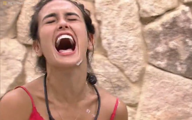 Larissa Santos grita no banheiro do BBB 23