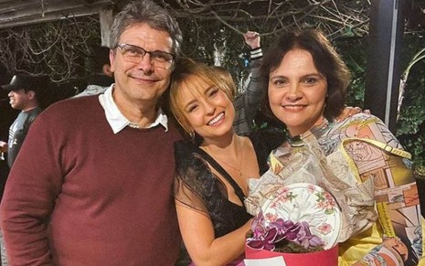 Larissa Manoela com Alessandra Poggi e Luiz Henrique Rios na festa de despedida de Além da Ilusão