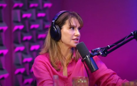 Lavínia Vlasak em entrevista a podcast
