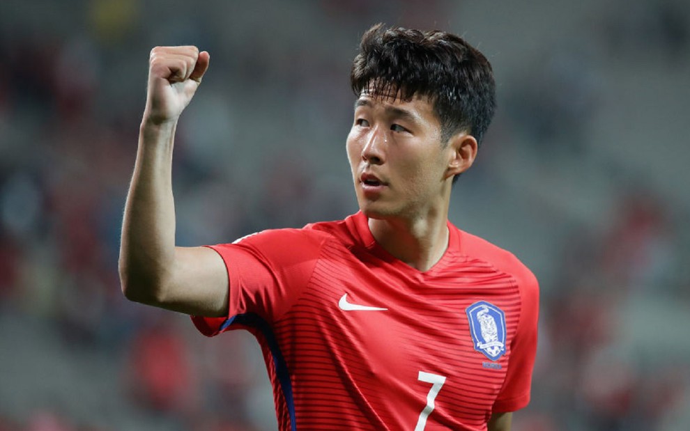 Son Heung-min comemora gol a camisa da Coréia do Sul, país onde nasceu e disputa torneios asiáticos de futebol
