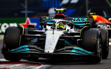 Imagem do carro de Lewis Hamilton em treino para o GP do São Paulo