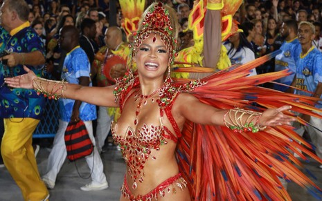 Lexa desfila como rainha de bateria da Unidos da Tijuca no Carnaval 2022 do Rio de Janeiro