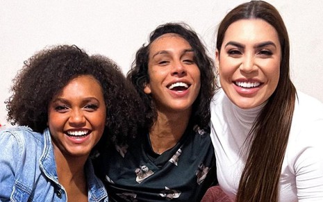 Jessilane, Linn da Quebrada e Naiara Azevedo em foto publicada no Instagram; as três estão abraçadas e sorrindo para a foto