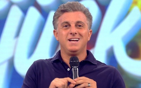Luciano Huck no palco do Caldeirão do Huck, programa da Globo que ele apresenta desde de 2000