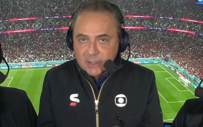 Foto de Luís Roberto em transmissão da Globo na Copa do Mundo
