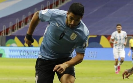 Imagem de Luis Suarez durante jogo do Uruguai na Copa América