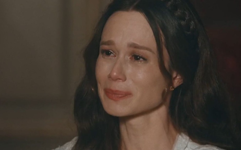Mariana Ximenes chora em cena como Luísa em Nos Tempos do Imperador