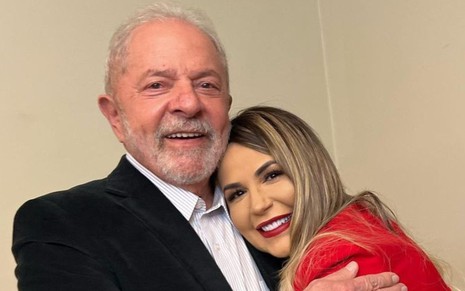 Imagem de Lula abraçando Deolane Bezerra
