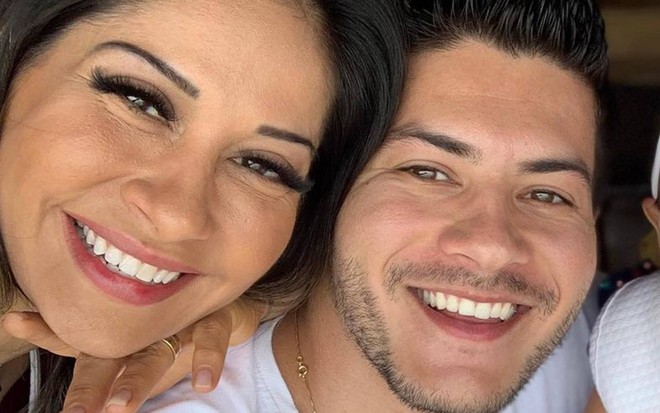 Foto de Arthur e Maíra sorrindo