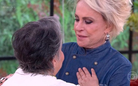 Ana Maria Braga chorando ao abraçar Luzinete Veiga
