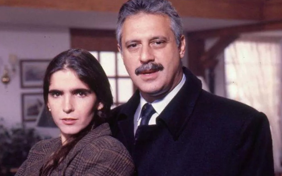 Malu Mader e Antonio Fagundes caracterizados como os personagens da novela O Dono do Mundo (1991)