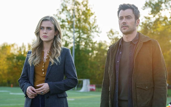 Melissa Roxburgh e Matt Long em cena da 3ª temporada de Manifest