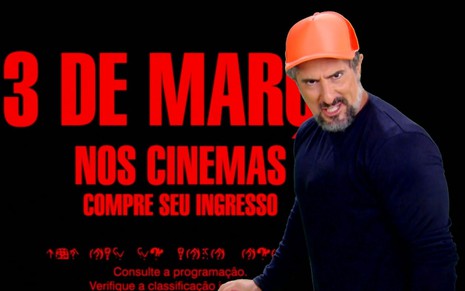 Marcos Mion com uma camisa azul e um boné laranja, comentando o novo filme do Batman em seu programa na Globo