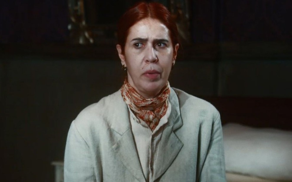 Vitória (Maria Clara Gueiros) com expressão séria em cena da novela Nos Tempos do Imperador