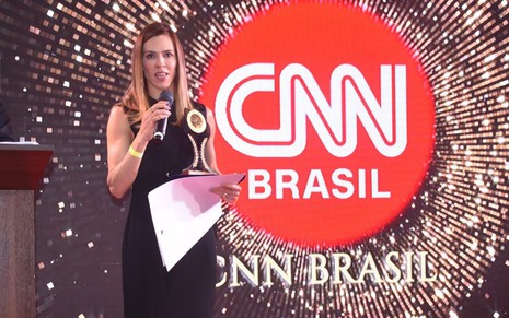 Maria Mazzei recebe prêmio para a CNN