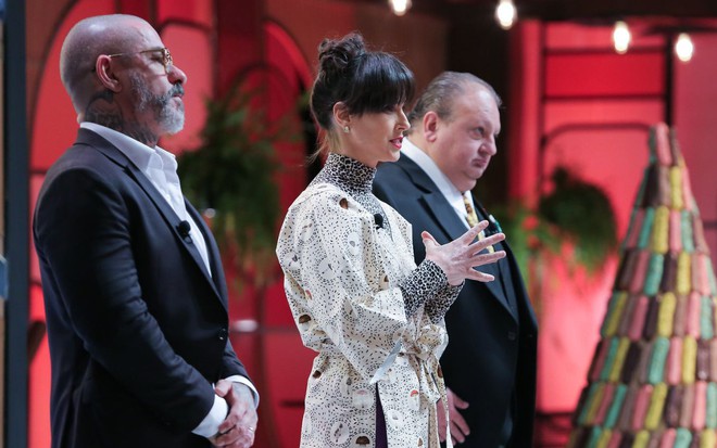 Imagem de Henrique Fogaça, Helena Rizzo e Erick Jacquin, da esquerda para a direita, no MasterChef 9