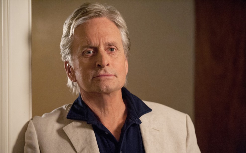 Michael Douglas em cena de Um Amor de Vizinha